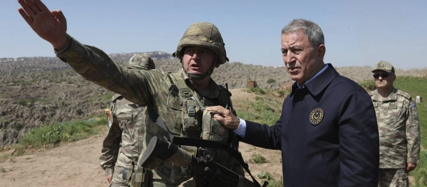 Τούρκος ΥΠΑΜ Χ.Ακάρ: Ο… καιρός μας έριξε το ελικόπτερο!